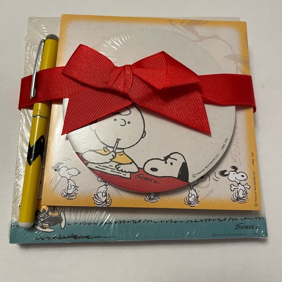The Peanuts Gang Memo Pads 3-Pack With Pen - Picture 1 of 3